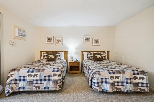 Cedarbrook Hotel Room w/2 doubles 101 - image 10