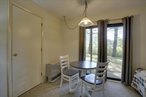 Cedarbrook Hotel Room w/2 doubles 101 - image 7
