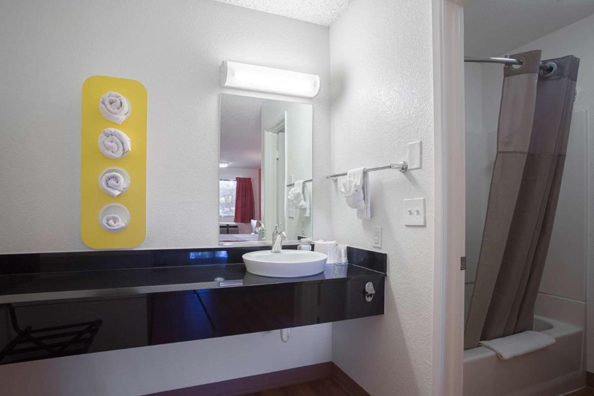 Motel 6-Kingman AZ - Route 66 West - image 3