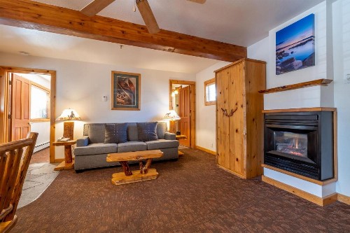 Red Wolf Lakeside Lodge - image 19