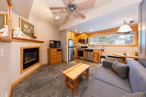 Red Wolf Lakeside Lodge - image 3