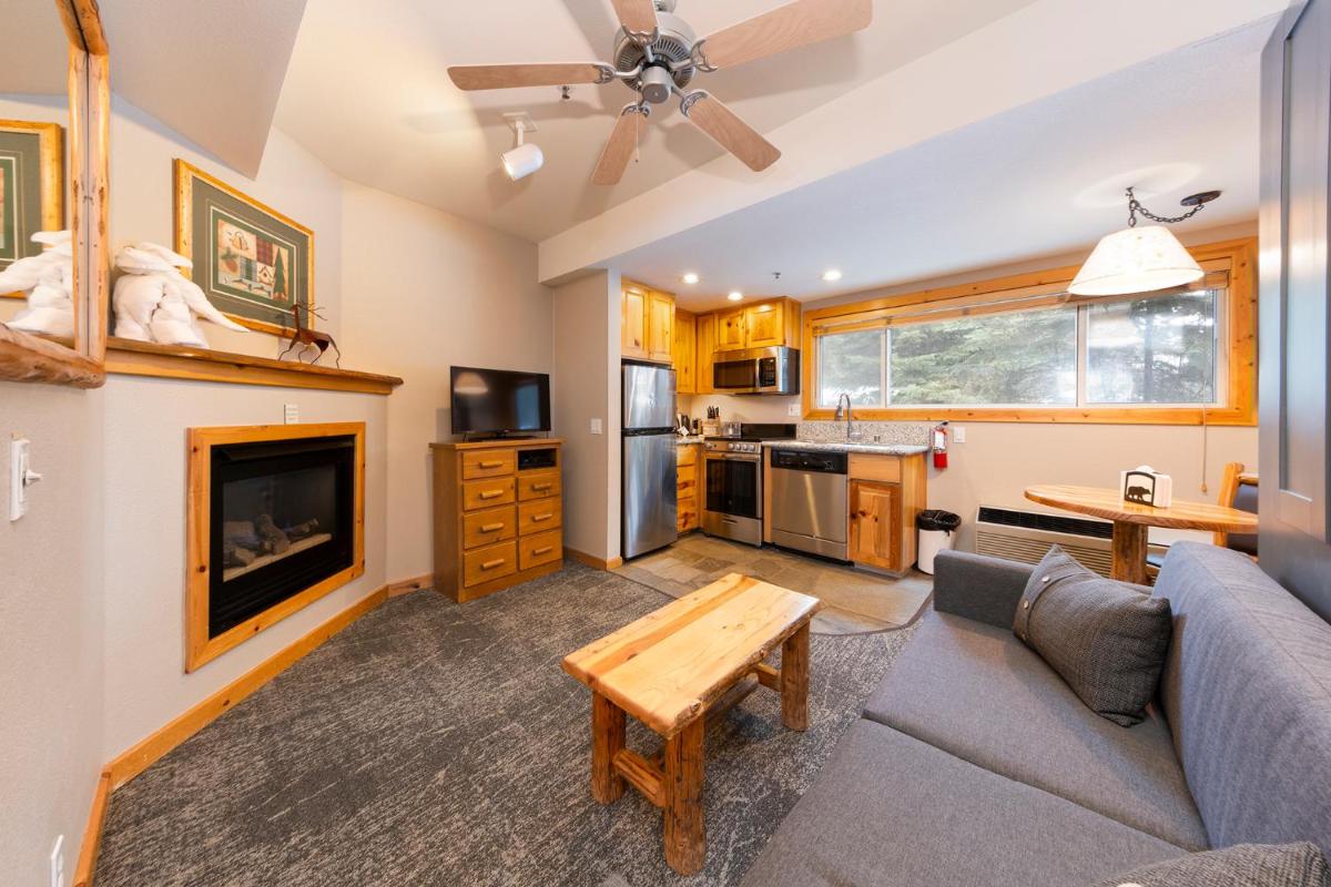 Red Wolf Lakeside Lodge - image 3