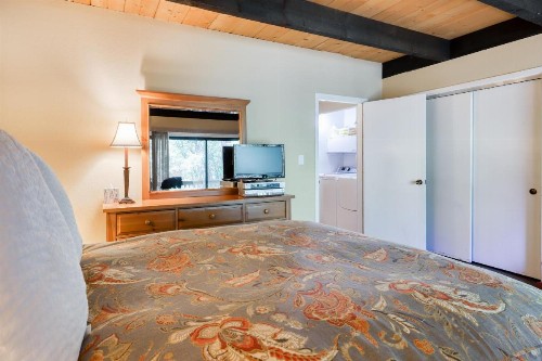 Streamside Townhome - image 11