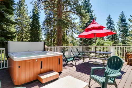 Pier Street Old Brockway Classic with Hot Tub - image 7