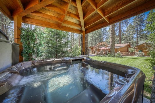 Elegant Tranquility Chalet - image 8