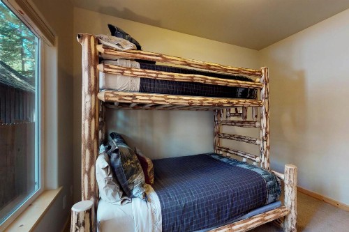 Pine Luxury - image 12