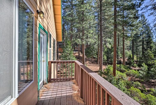 North Lake Tahoe Cabin with Decks - 5 Min to Beach!