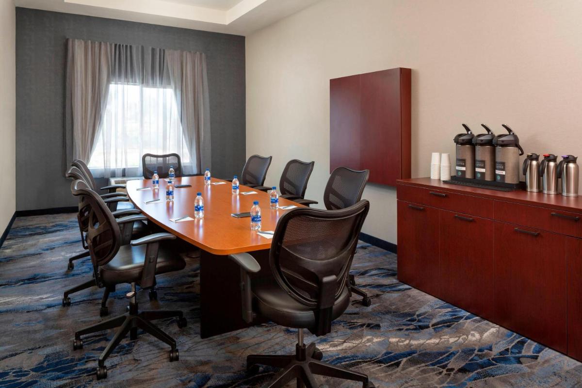 Fairfield Inn & Suites by Marriott Selma Kingsburg - image 2