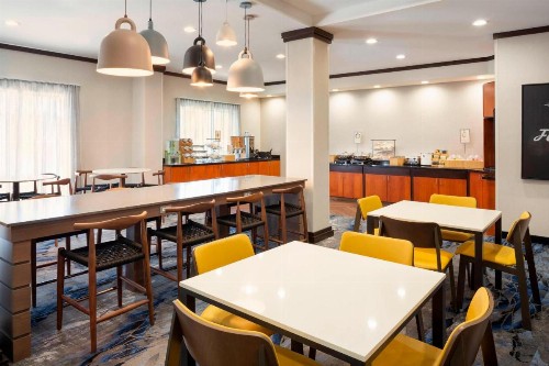 Fairfield Inn & Suites by Marriott Selma Kingsburg - image 4