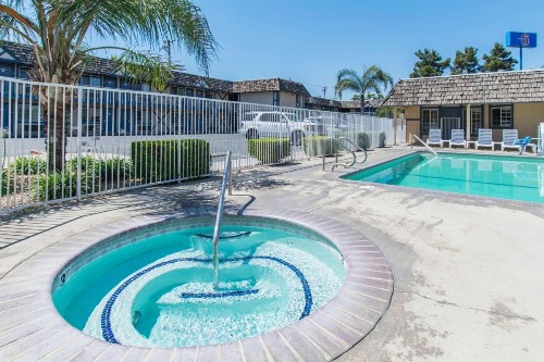 Motel 6-Kingsburg CA - image 10