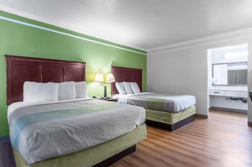 Motel 6-Kingsburg CA - image 25