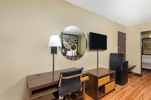 Super 8 by Wyndham Kingsport - image 11