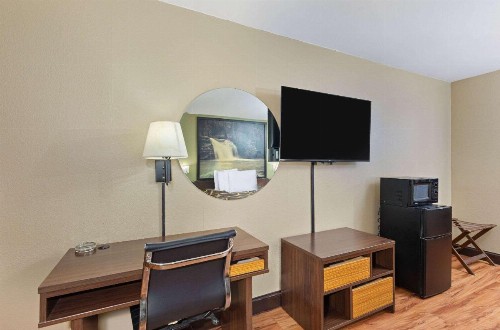 Super 8 by Wyndham Kingsport - image 13