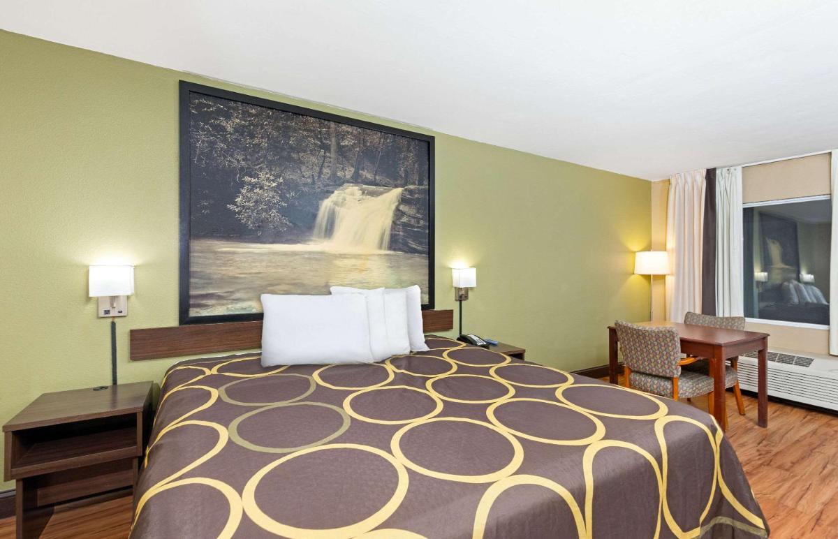Super 8 by Wyndham Kingsport - image 2