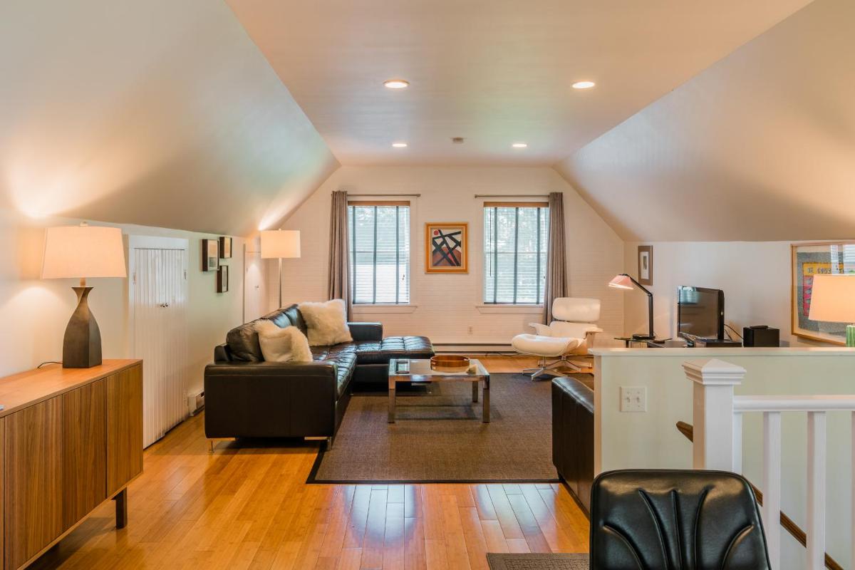 The Carriage House Loft - main image