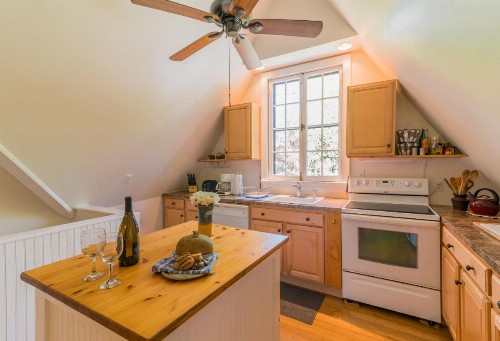 The Carriage House Loft - image 28