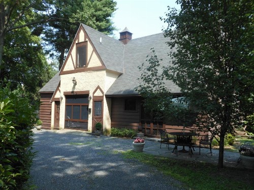 The Carriage House Loft - image 30