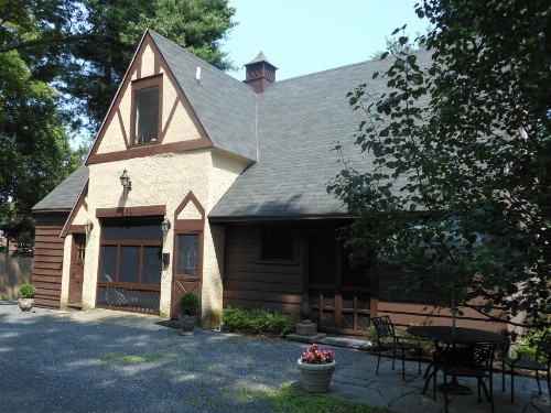 The Carriage House Loft - image 33