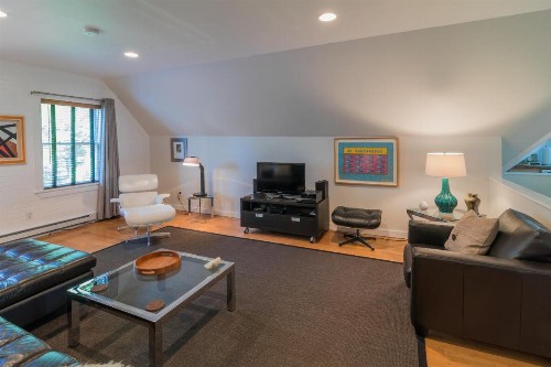 The Carriage House Loft - image 4