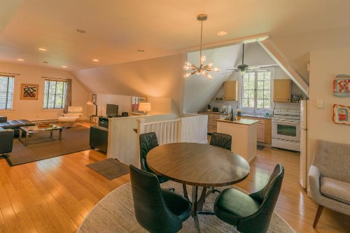 The Carriage House Loft - image 8