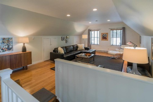 The Carriage House Loft - image 9