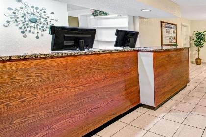 Super 8 by Wyndham Kissimmee - image 10