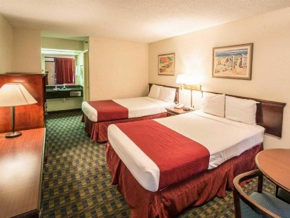 Quality Inn - image 10