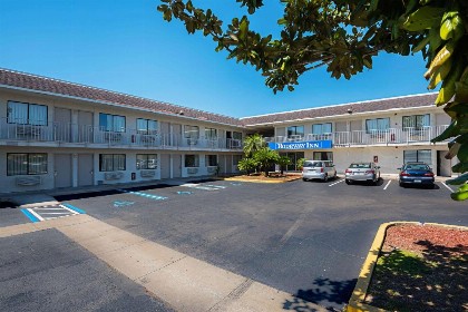 Rodeway Inn Kissimmee Main Gate West - image 3
