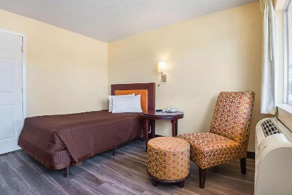 Rodeway Inn Kissimmee Main Gate West - image 7