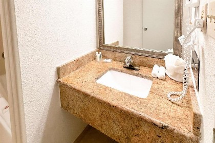 Comfort Inn Maingate - image 24