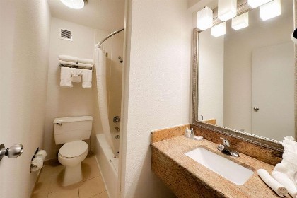 Comfort Inn Maingate - image 37