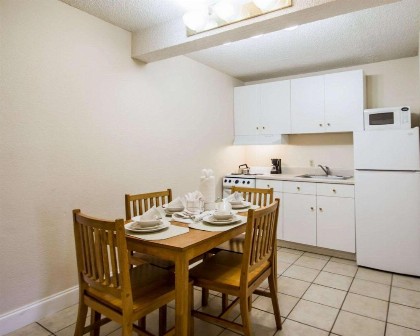 Rodeway Inn Maingate - image 6