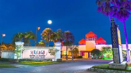 Seralago Hotel & Suites Main Gate East - image 1