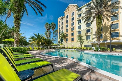 Comfort Suites Maingate East - image 18