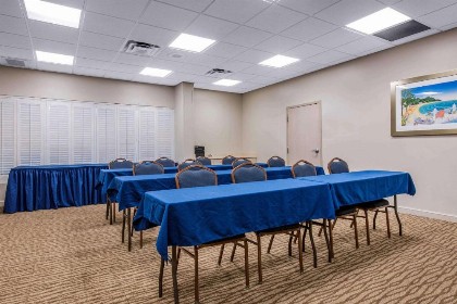 Comfort Suites Maingate East - image 24