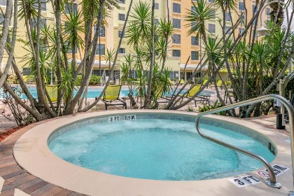 Comfort Suites Maingate East - image 27