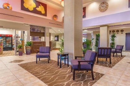 Comfort Suites Maingate East - image 28