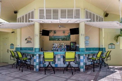 Comfort Suites Maingate East - image 38
