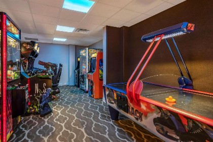 Comfort Suites Maingate East - image 39