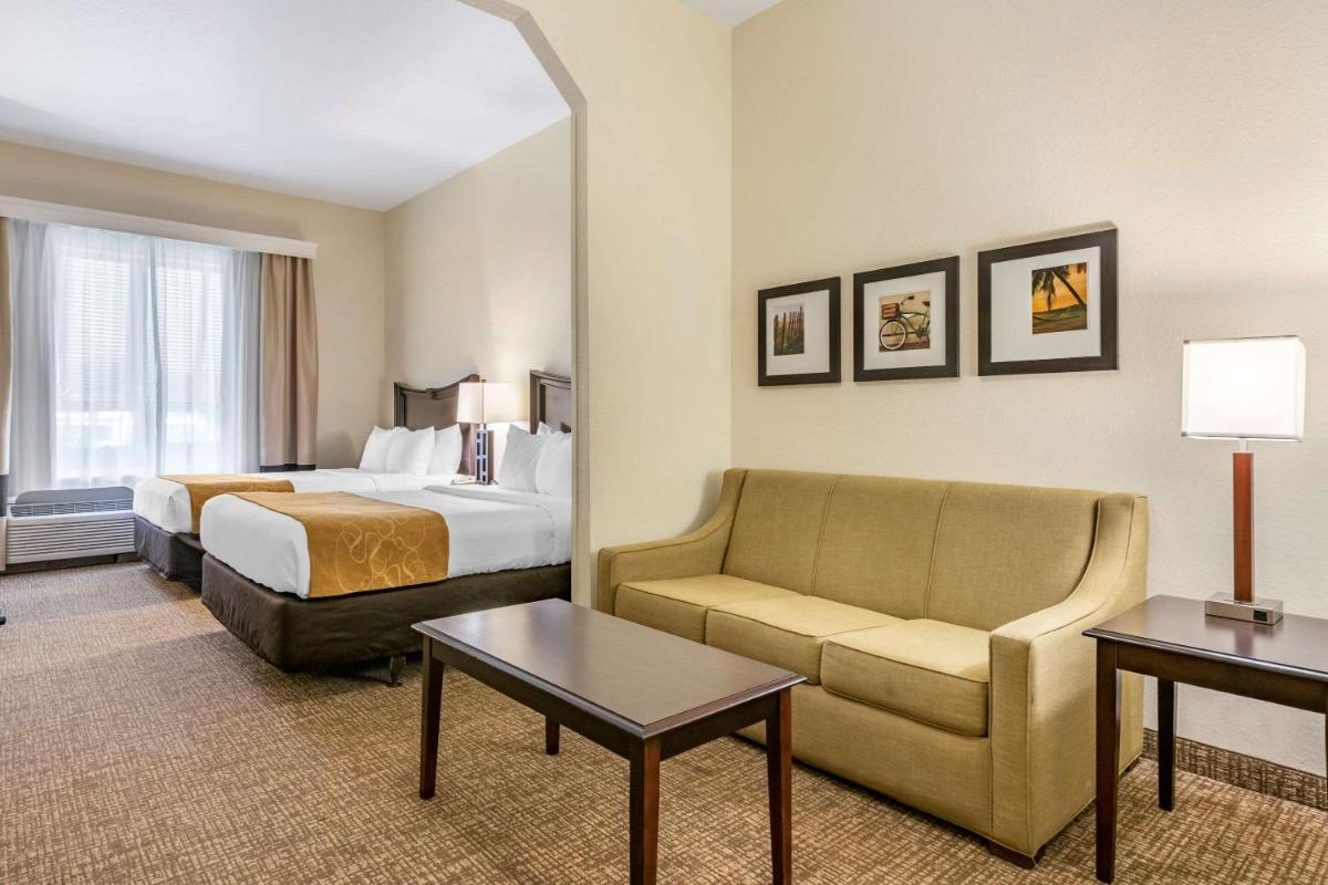 Comfort Suites Maingate East - image 4