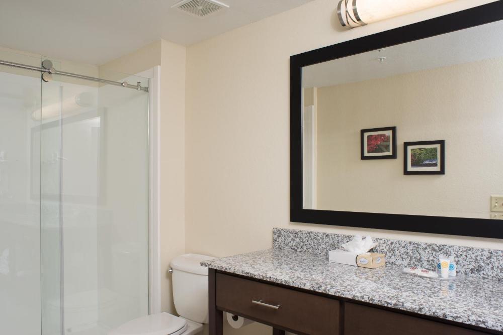Comfort Suites Maingate East - image 7