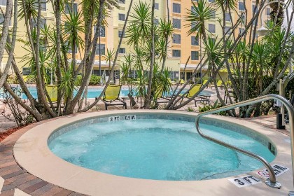 Comfort Suites Maingate East - image 9