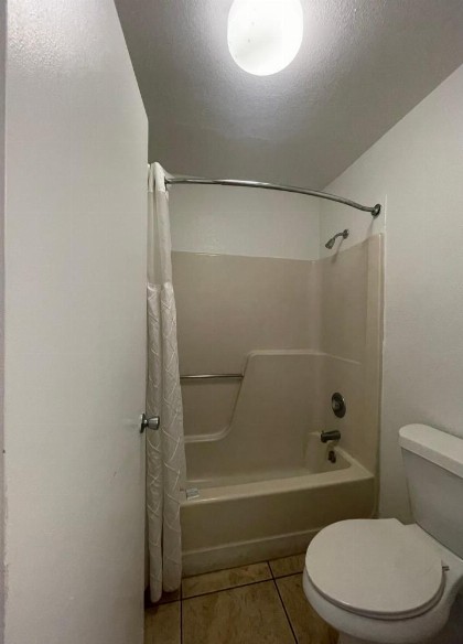 Ambassador Inn - image 6