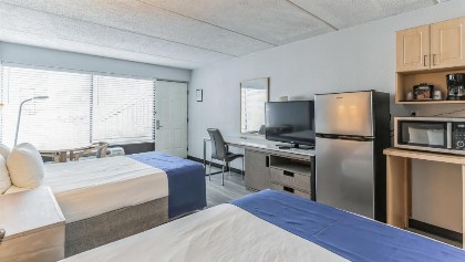 Baymont by Wyndham Kissimmee - image 15