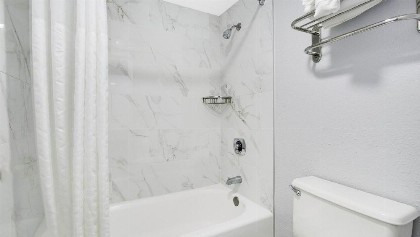 Baymont by Wyndham Kissimmee - image 18