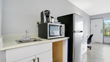Baymont by Wyndham Kissimmee - image 36