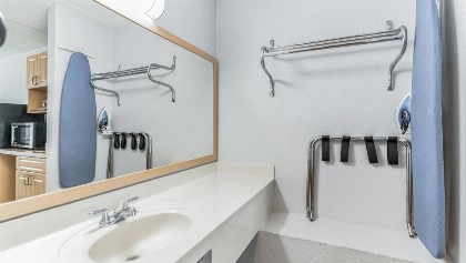 Baymont by Wyndham Kissimmee - image 38