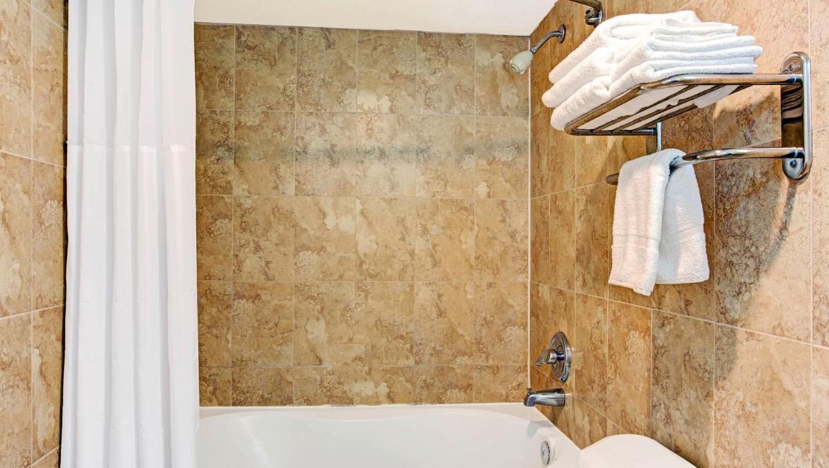 Baymont by Wyndham Kissimmee - image 4