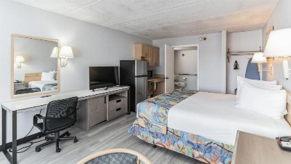 Baymont by Wyndham Kissimmee - image 43