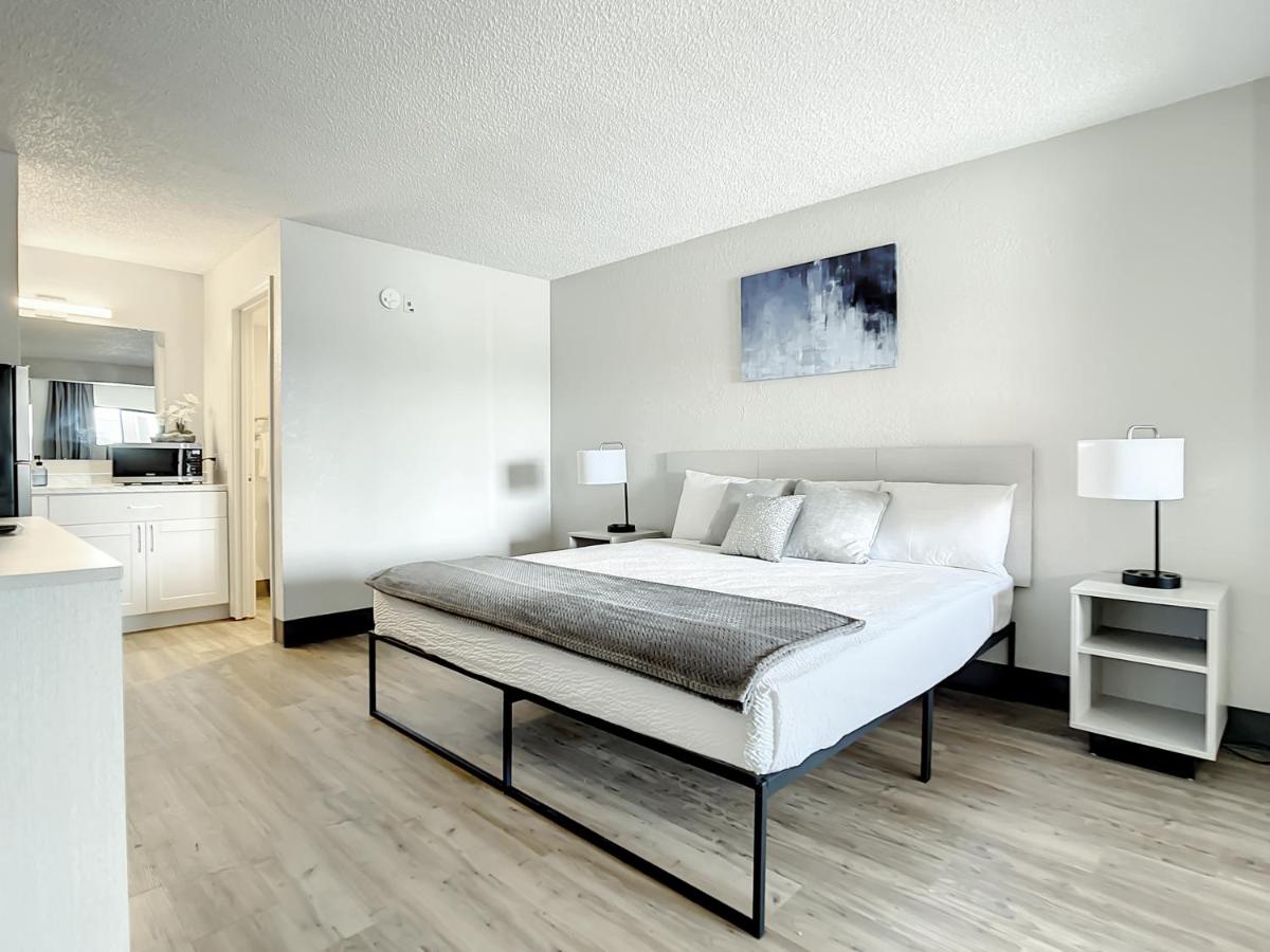Travelodge Suites by Wyndham Orange - main image